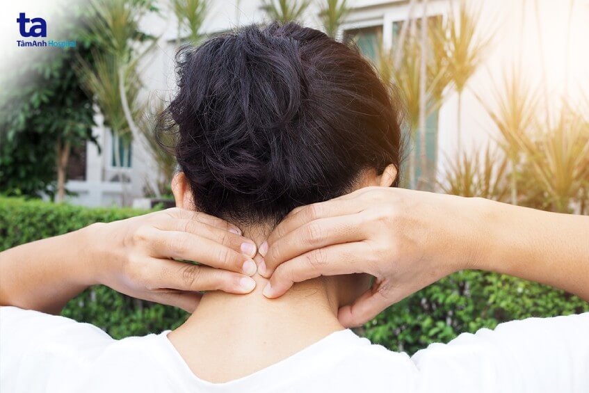 đau phía sau đầu