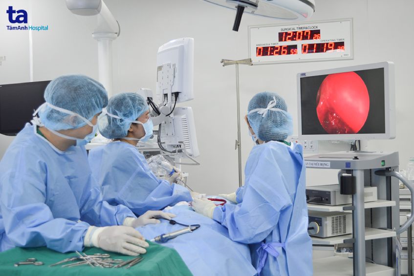 phẫu thuật điều trị viêm tai giữa ứ dịch