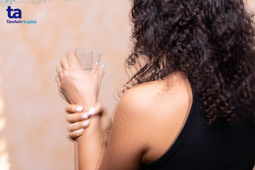 Run tay chân là một triệu chứng ở người bị hạ đường huyết