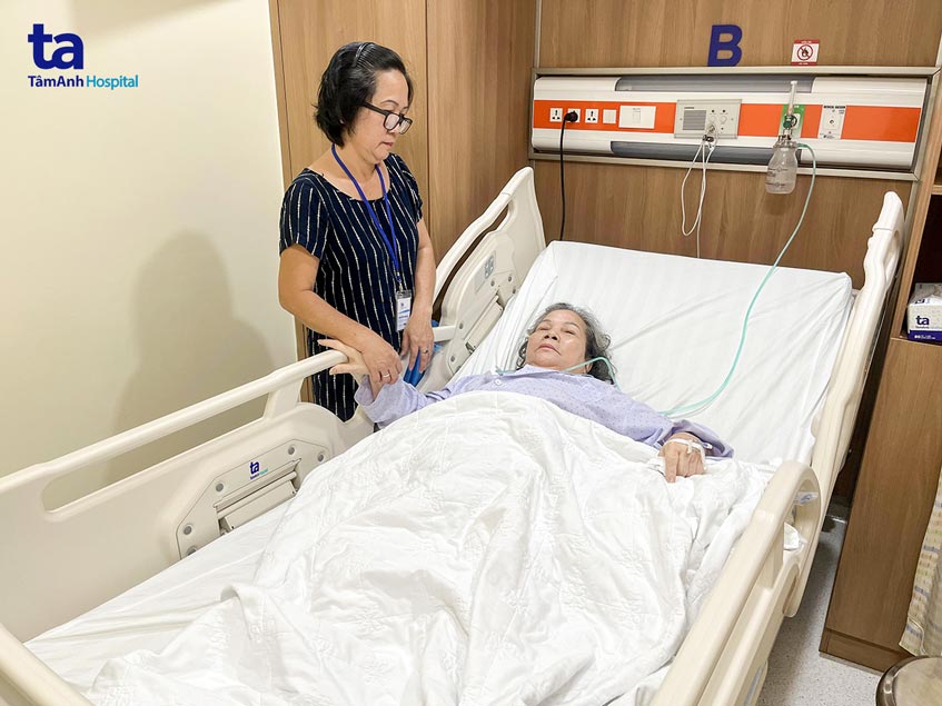 bà thu tỉnh táo hết chóng mặt