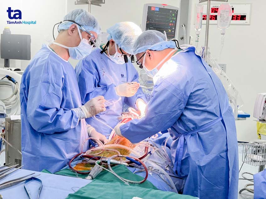 bắc cầu động mạch cho ông Tình 