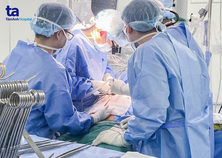 bác sĩ nguyễn anh dũng và êkíp