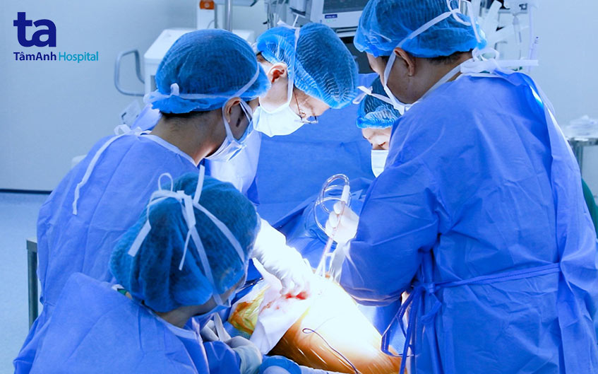 chỉ định phẫu thuật thay khớp háng