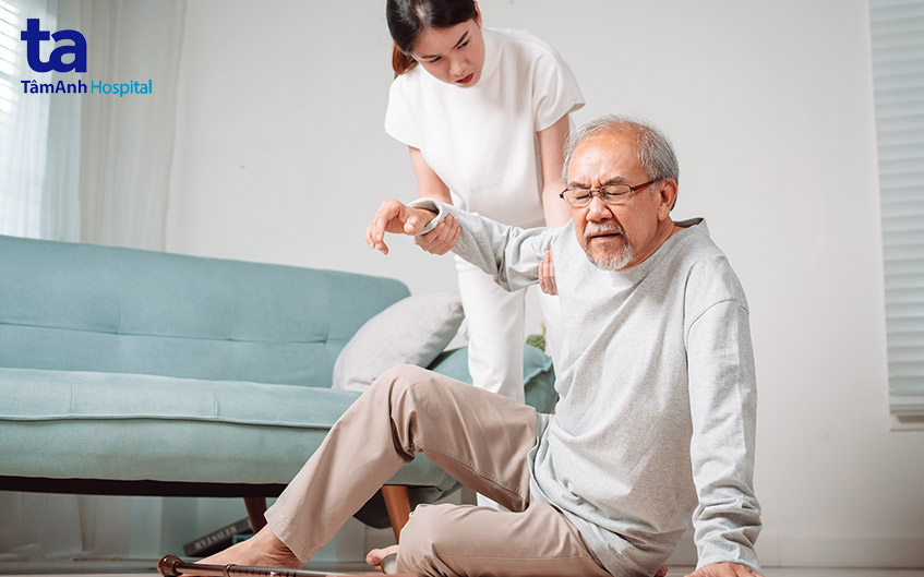 té ngã ở người lớn tuổi