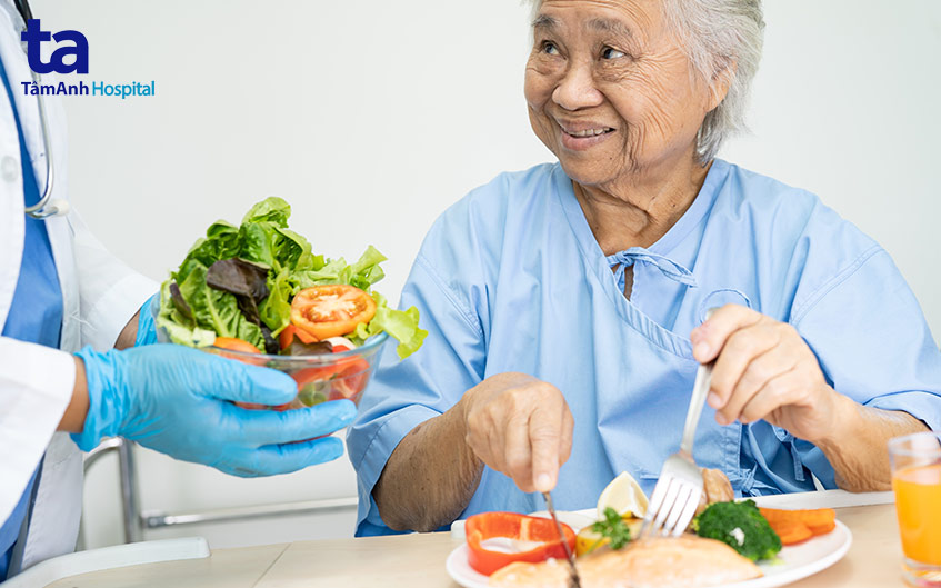 chế độ dinh dưỡng khi bị đau vai gáy