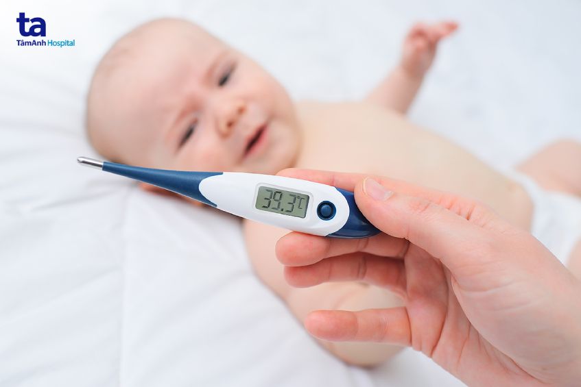 khi nào nên đưa bé bị tay chân miệng đến cơ sở y tế