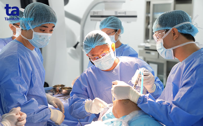 thiết bị phẫu thuật hiện đại