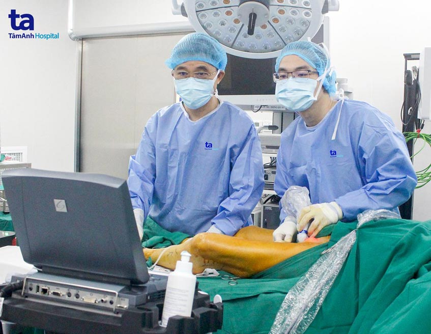 thực hiện đốt laser