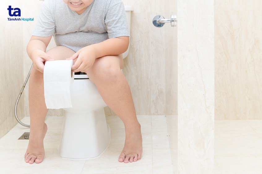 trẻ bị tiêu chảy cấp có tần suất đi vệ sinh nhiều