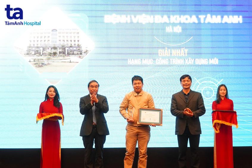 ảnh nhận thưởng