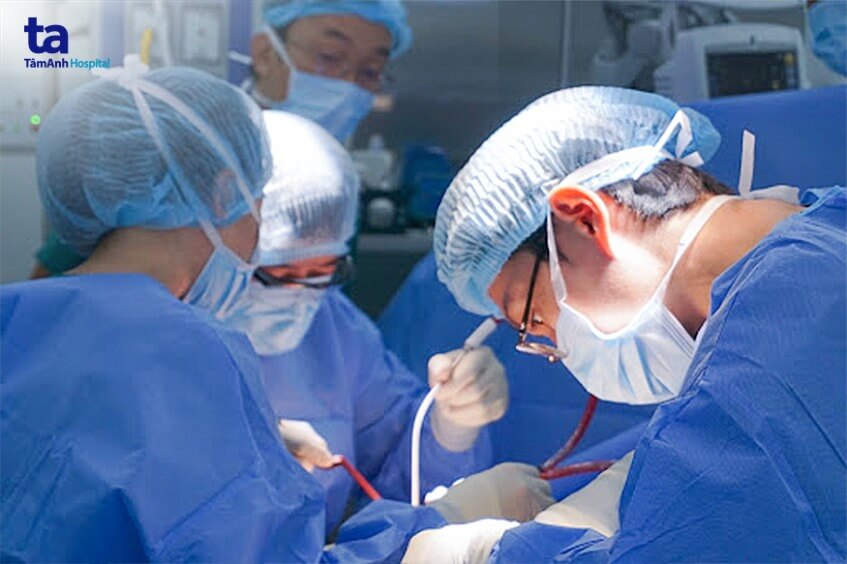 bác sĩ phẫu thuật não ứng thủy