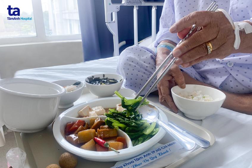 chăm sóc điều trị tích cực cho bà N