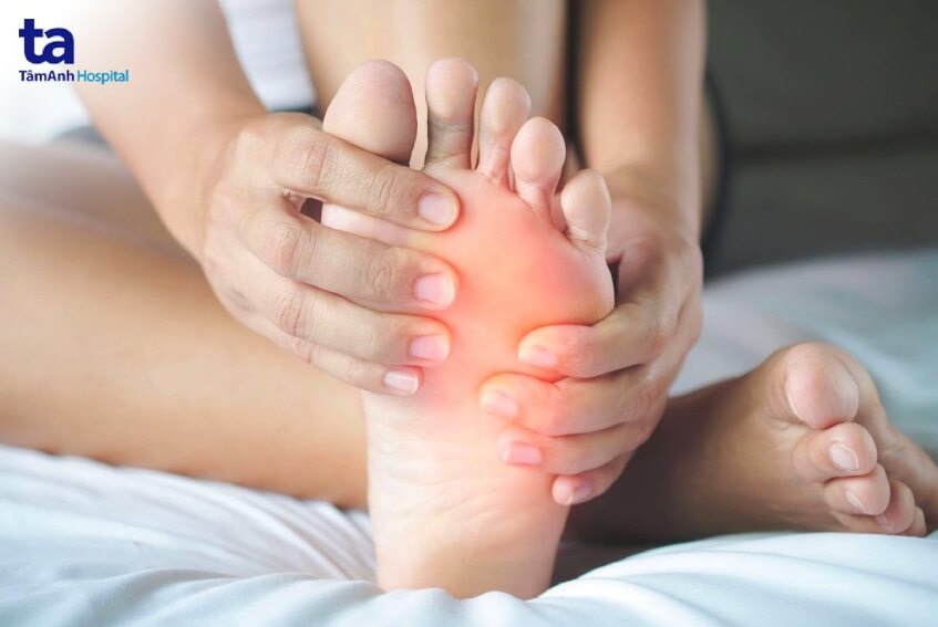 chân sưng đau có thể do ung thư phổi
