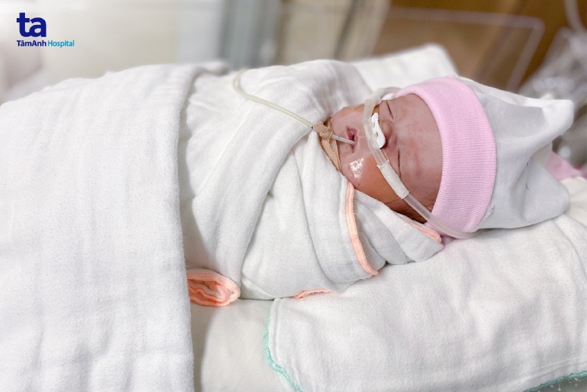 Não úng thủy ở trẻ sơ sinh: Nguyên nhân, dấu hiệu và cách điều trị