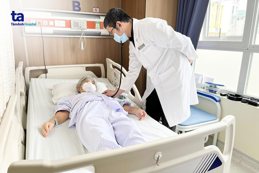kiểm tra sức khỏe cho bệnh nhân