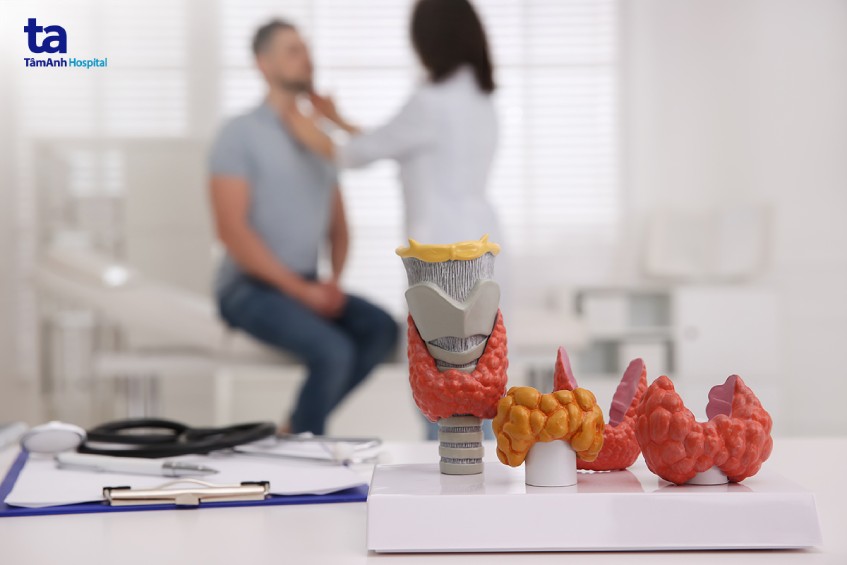 người bệnh cần đến gặp bác sĩ khám để tầm soát bướu cổ sớm