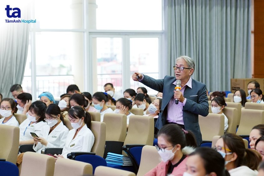 PGS.TS.BS. Cao Hữu Nghĩa khẳng định tiêm ngừa vaccine rotavirus cho trẻ em là thực sự cần thiết.