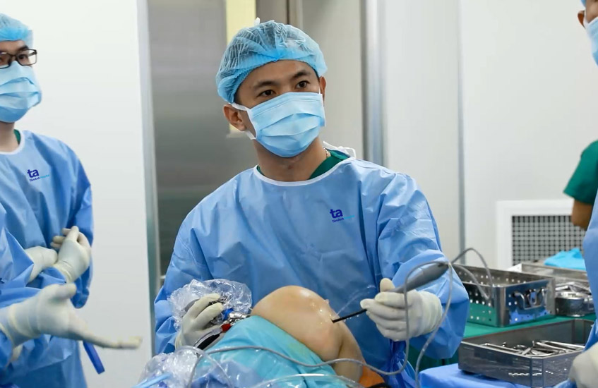 thực hiện nội soi dây chằng