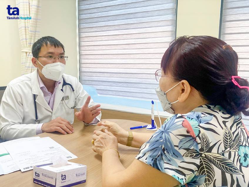 tư vấn chế độ ăn uống và cách chăm sóc vết thương cho bà V