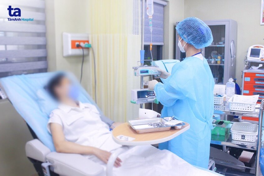 dùng thuốc điều trị ung thư cho bệnh nhân