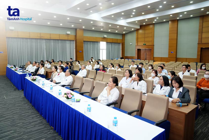 ban giám khảo và các cán bộ