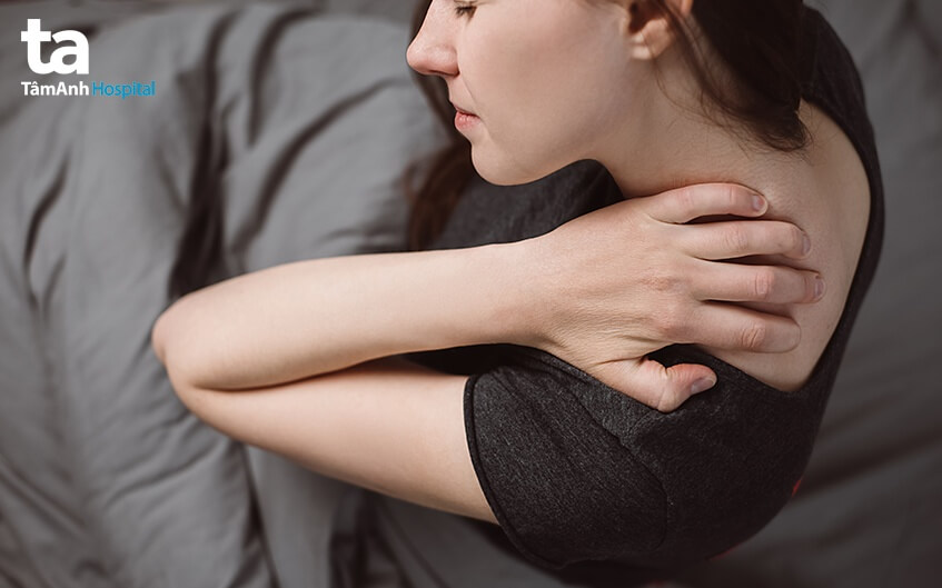 đau nửa đầu sau gáy