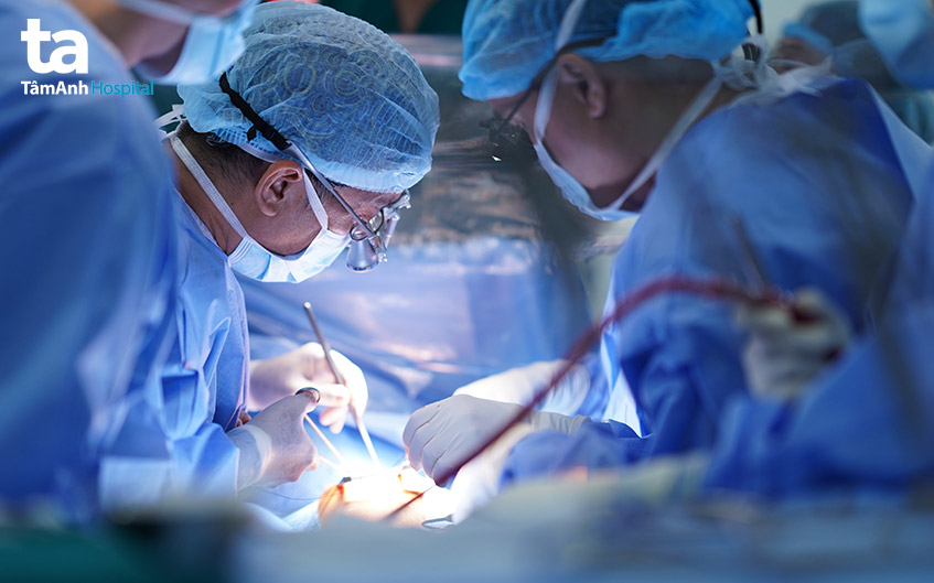 phẫu thuật cho bệnh nhân tim bẩm sinh