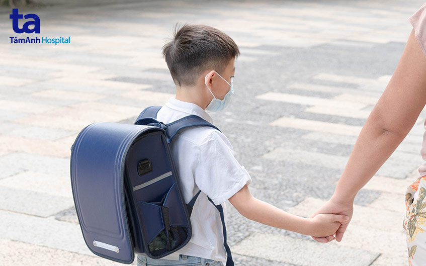 phòng ngừa gù lưng cho trẻ