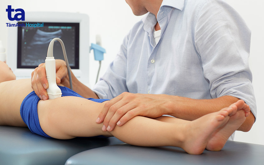 chẩn đoán bé bị viêm khớp háng