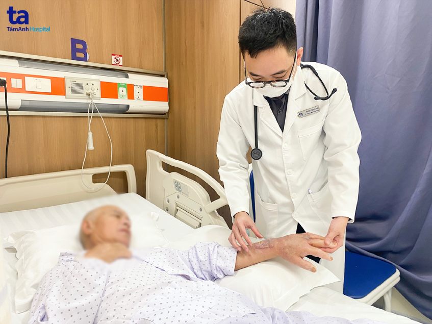 Nhờ điều trị tay ông N đóng mài lành lặn