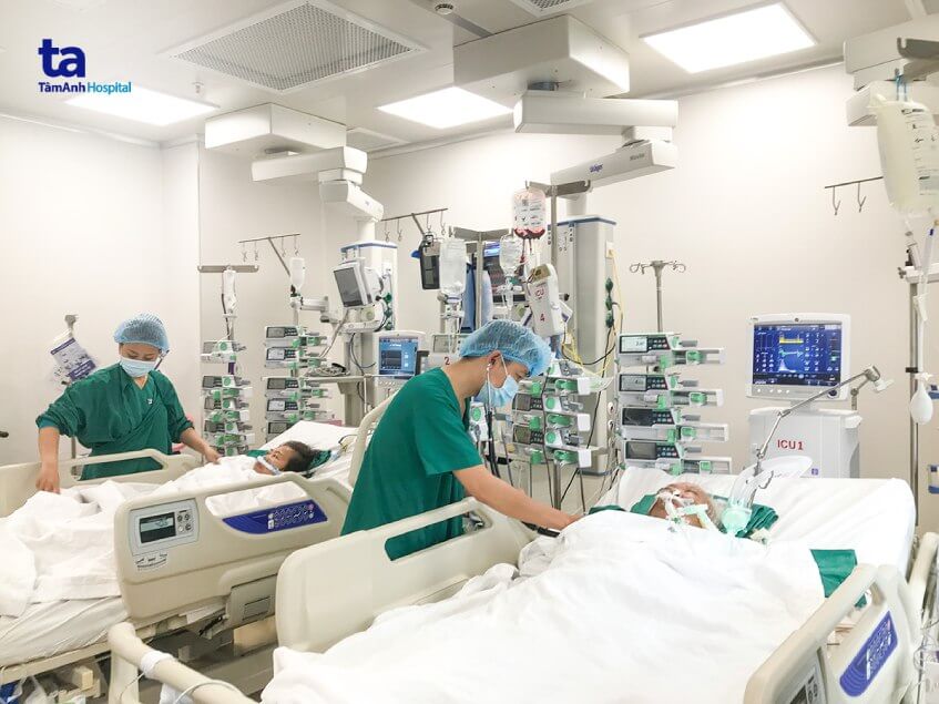 tích cực cấp cứu người bị hôn mê