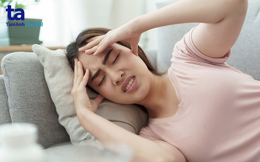 đau đầu mất ngủ nguy cơ đột quỵ ở người trẻ