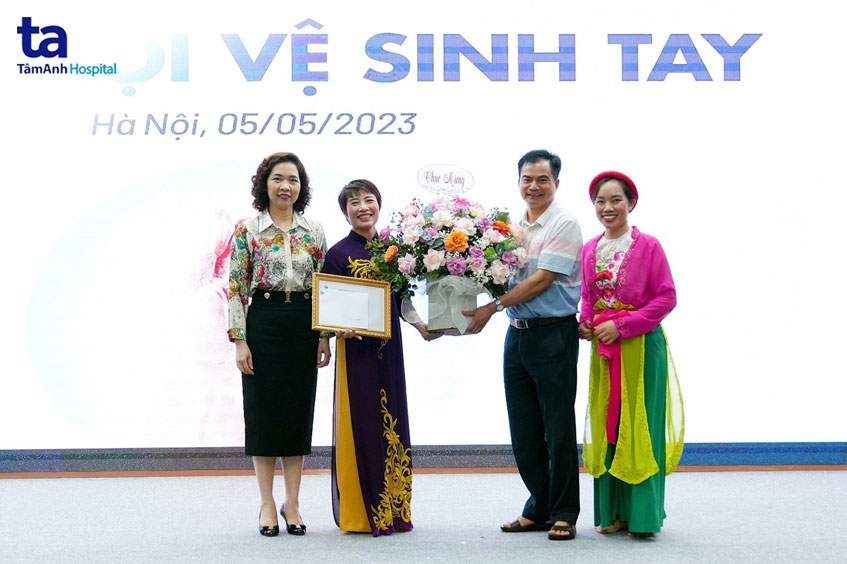 giải nhất thuộc về khoa kiểm soát nhiễm khuẩn