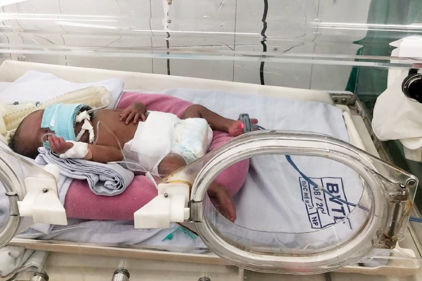 Messi đuối sức, thở thoi thóp vì viêm phổi mạn tính