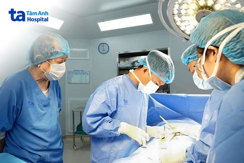 bác sĩ phẫu thuật