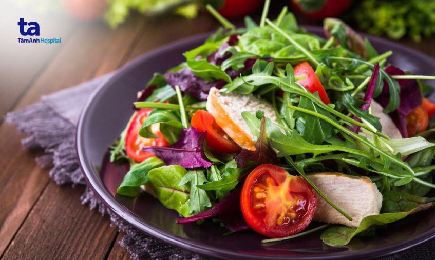 Bổ sung nhiều rau xanh vào chế độ ăn