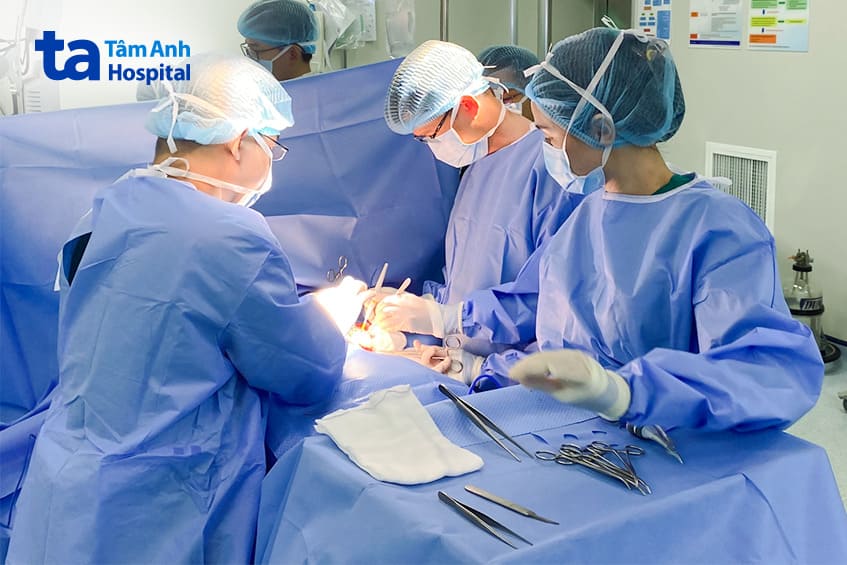 bs huỳnh bá tấn phẫu thuật ung thư vú