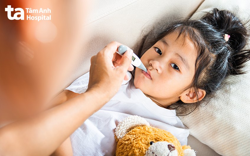 Trẻ bị tay chân miệng cần được chăm sóc và điều trị