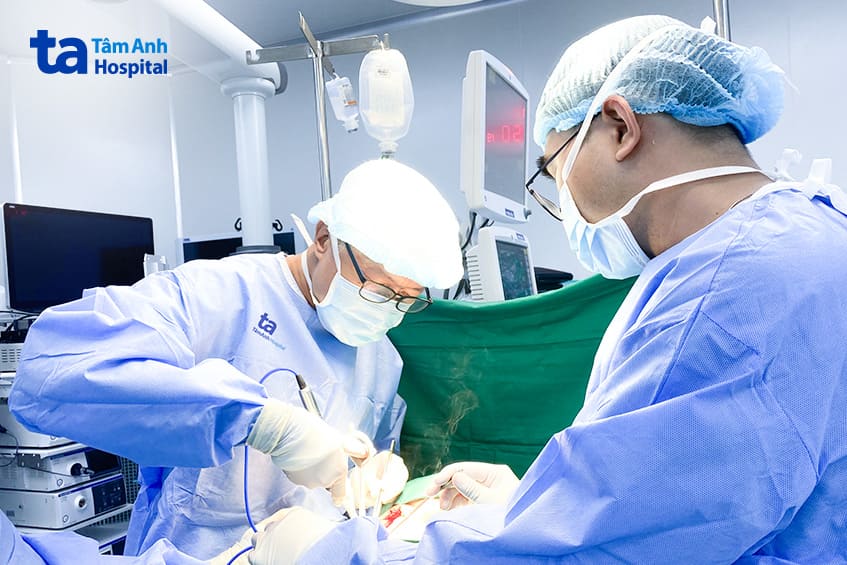 Về Việt Nam vì ở Mỹ khó gặp bác sĩ