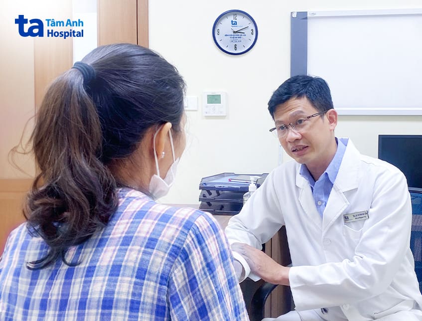 bác sĩ huỳnh bá tấn thăm khám