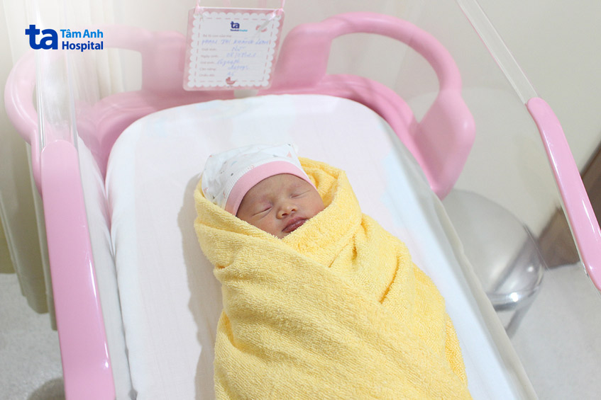 Bác sĩ quyết định khâu eo tử cung