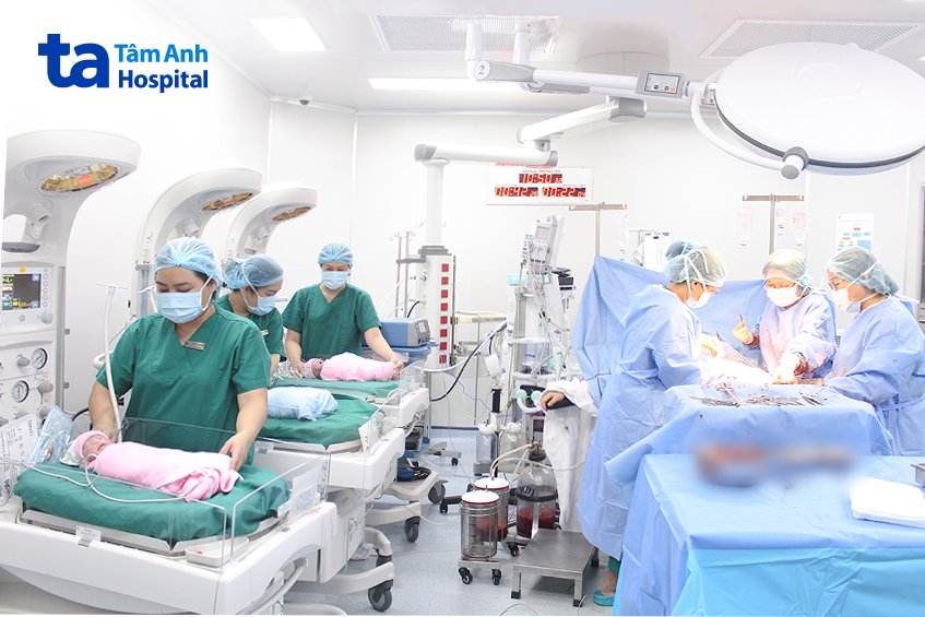 Ca phẫu thuật thành công, giúp 3 bé chào đời
