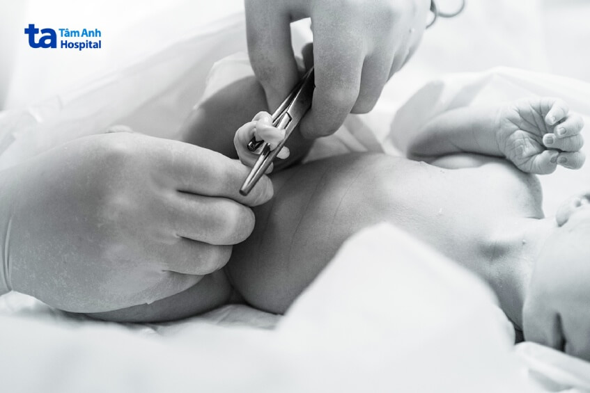 nên lưu trữ máu cuống rốn an toàn cho trẻ