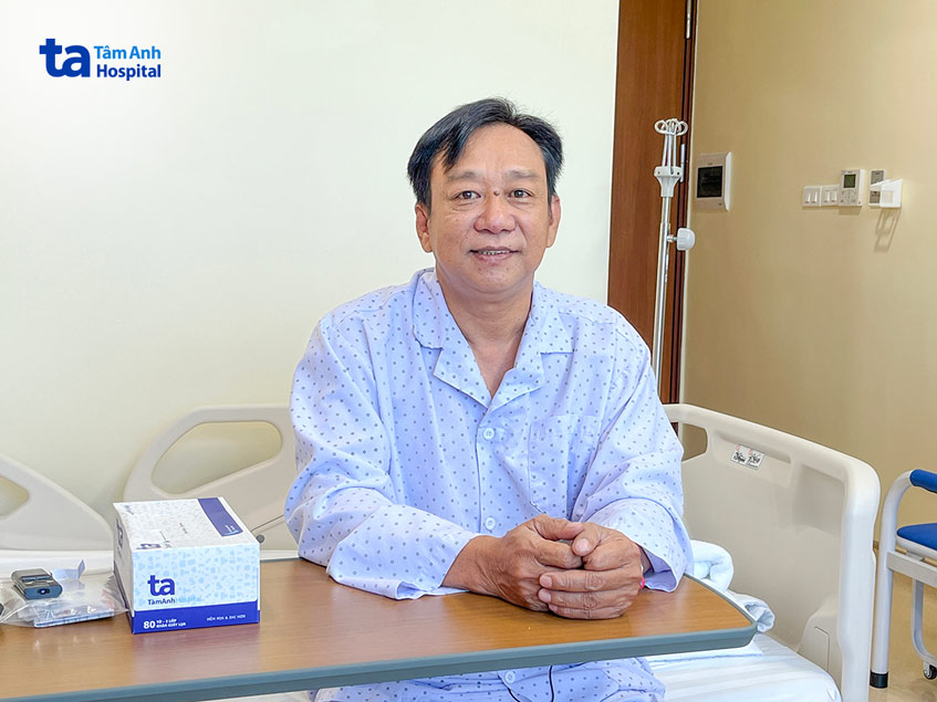 Ông Hiếu cười tươi trong ngày xuất viện