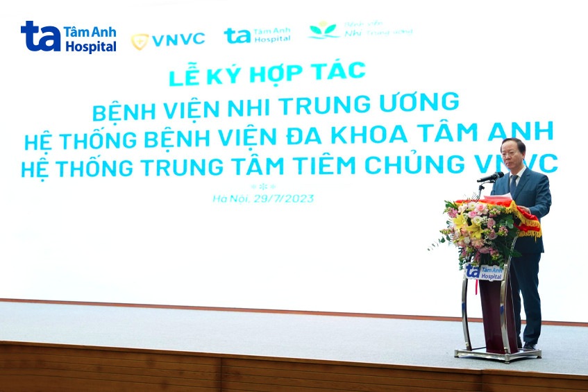 PGS.TS Trần Minh Điển tại buổi ký kết