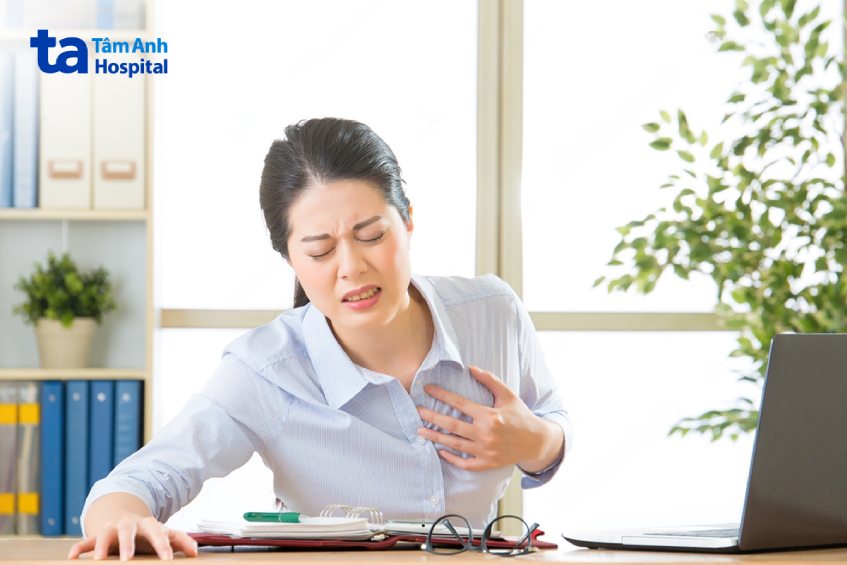 Bệnh hẹp van tim có thể gây khó khăn cho người bệnh khi thực hiện các công việc hàng ngày do các triệu chứng tiến triển dần