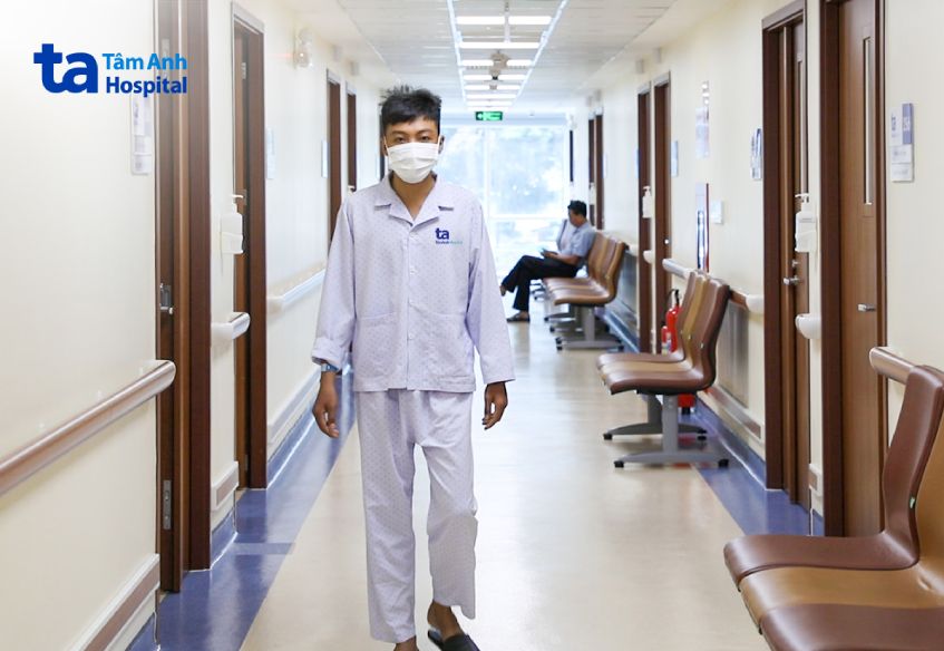 bệnh nhân đi lại bình thường