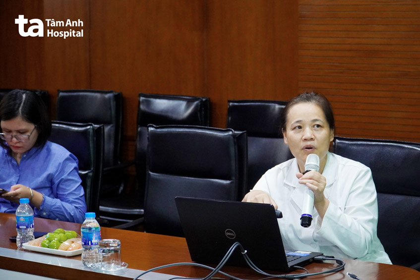 BS Hồng Hoa báo cáo tại tọa đàm 