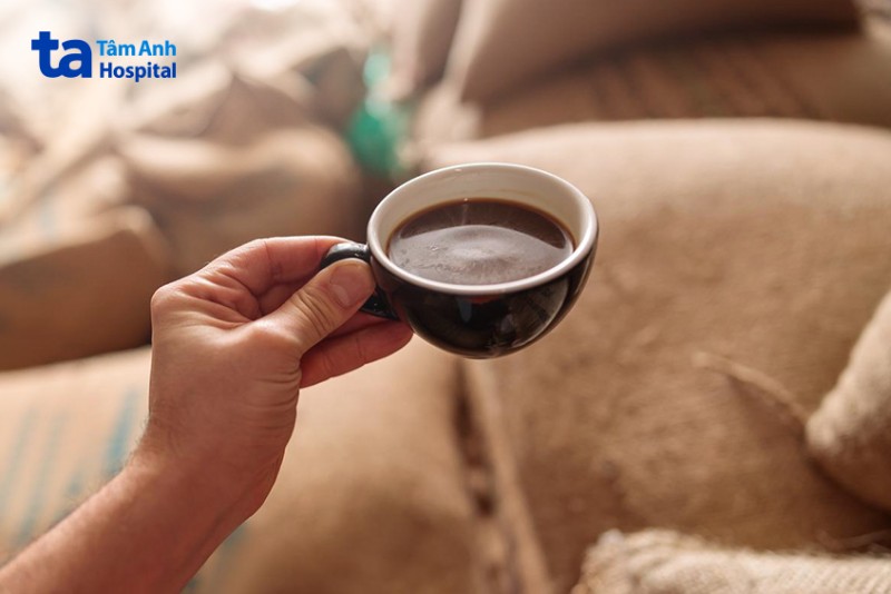 các bệnh về răng miệng, răng xỉn màu ố vàng vì cà phê