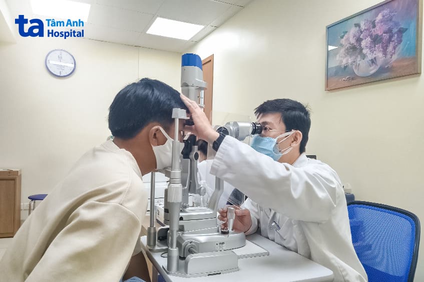 Không dùng tay nặn dễ nhiễm trùng